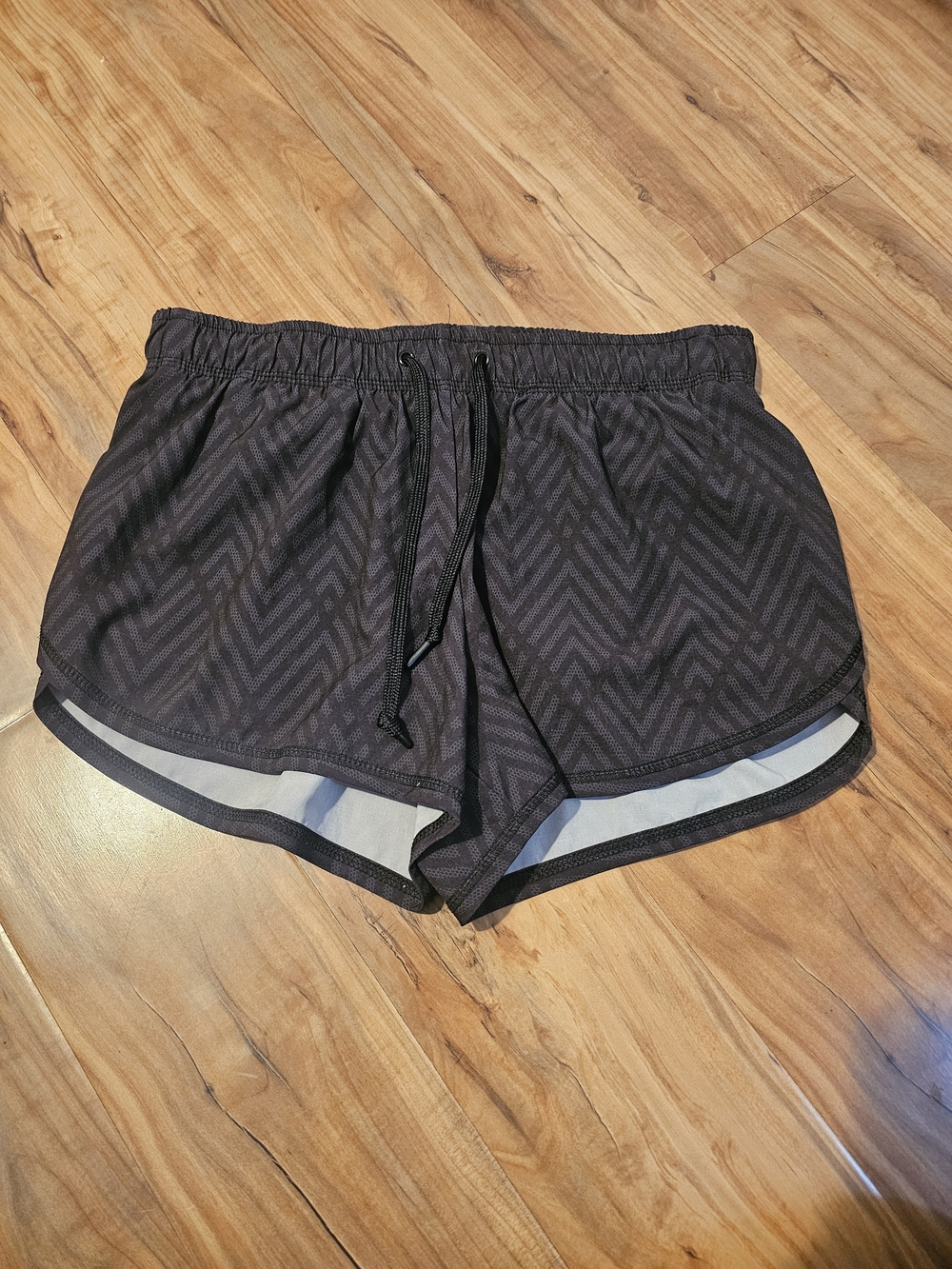 Source Unknown Black Chevron Athletic Shorts with Drawstring